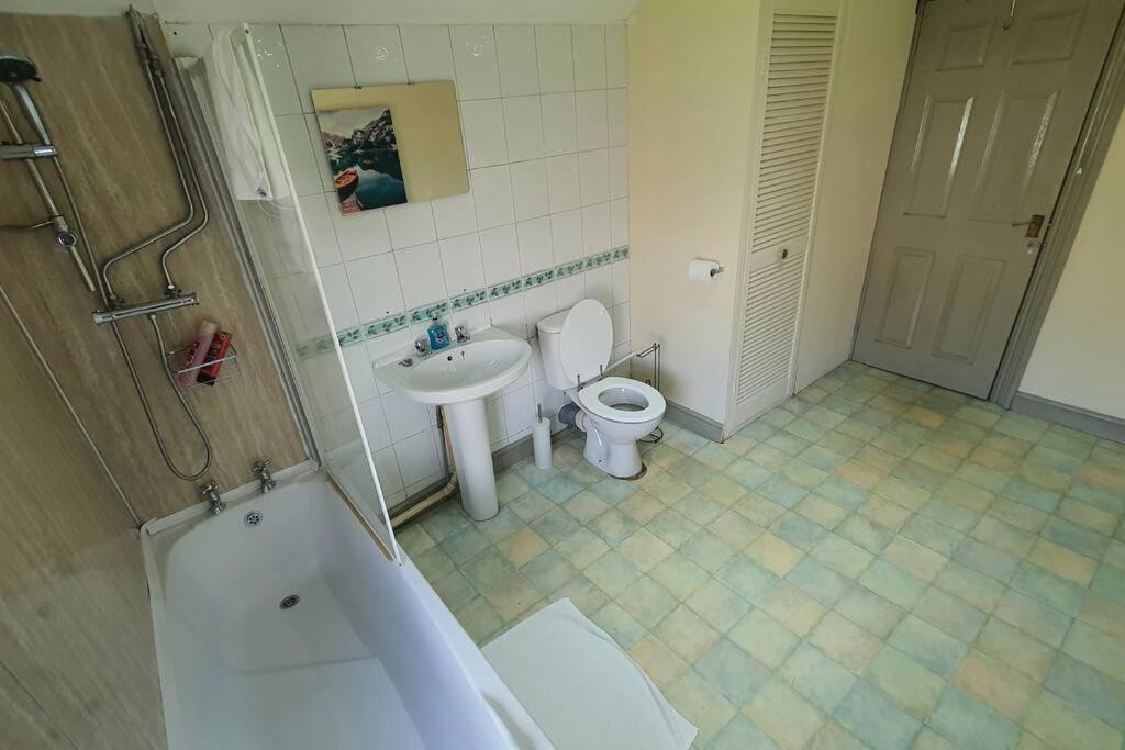 カーディフFree Netflix, Large House, Great Priceアパートメント エクステリア 写真